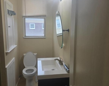 5345 W Berks Street - Photo Thumbnail 9