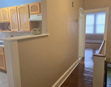 5345 W Berks Street - Photo Thumbnail 5