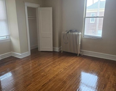5345 W Berks Street - Photo Thumbnail 10