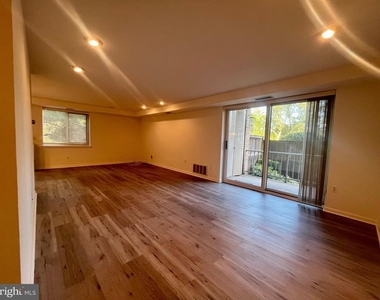 1637 Oakwood Drive - Photo Thumbnail 4
