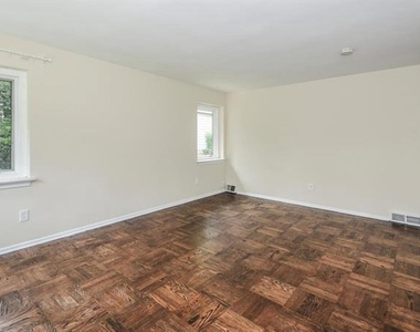 8104 Heacock Lane - Photo Thumbnail 15