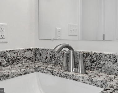 24 Laurel Way - Photo Thumbnail 11