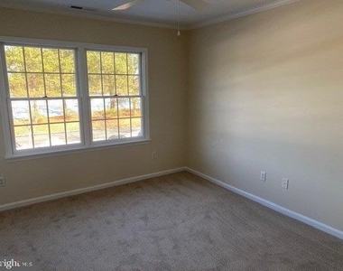 7424 Tour Drive - Photo Thumbnail 5