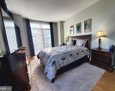155 Potomac - Photo Thumbnail 17