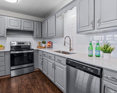 530 Banks Street - Photo Thumbnail 10