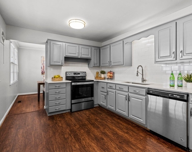 530 Banks Street - Photo Thumbnail 8