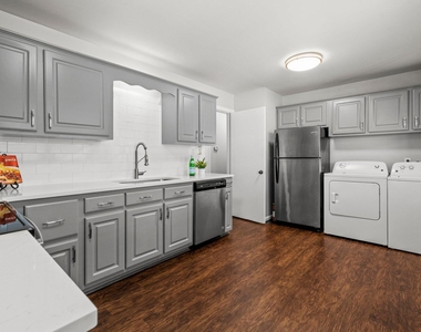 530 Banks Street - Photo Thumbnail 9