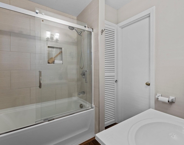 530 Banks Street - Photo Thumbnail 15
