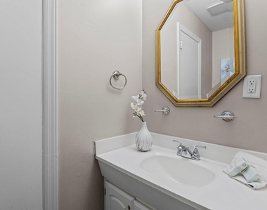 530 Banks Street - Photo Thumbnail 16