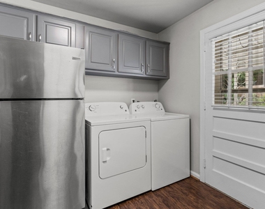 530 Banks Street - Photo Thumbnail 11