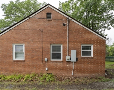 410 Newsom Street - Photo Thumbnail 15