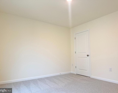 400 N Walnut St - Photo Thumbnail 6