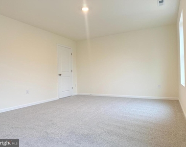 400 N Walnut St - Photo Thumbnail 9
