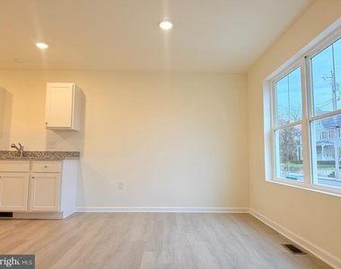 400 N Walnut St - Photo Thumbnail 2