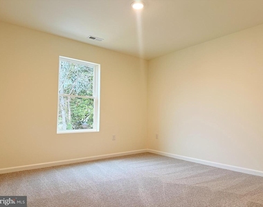 400 N Walnut St - Photo Thumbnail 7