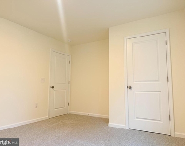 400 N Walnut St - Photo Thumbnail 4