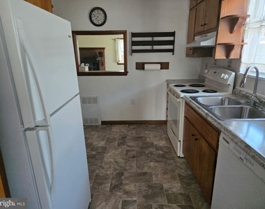 522 Carol Street - Photo Thumbnail 5
