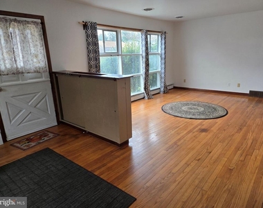 522 Carol Street - Photo Thumbnail 2