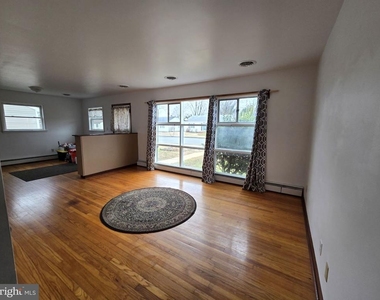 522 Carol Street - Photo Thumbnail 3