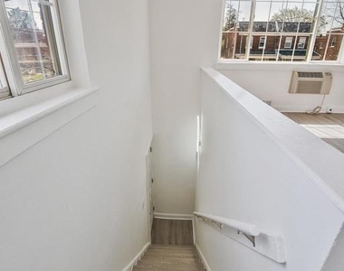 1244 Savannah Place Se - Photo Thumbnail 3