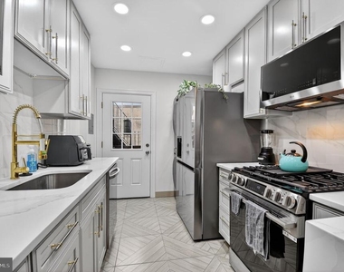 1919 19th Street Nw - Photo Thumbnail 5