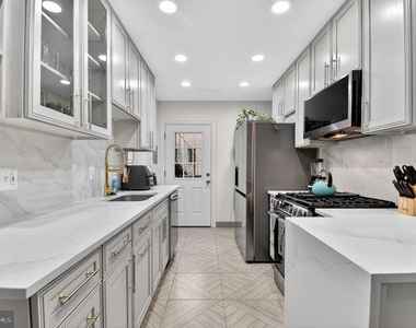 1919 19th Street Nw - Photo Thumbnail 4