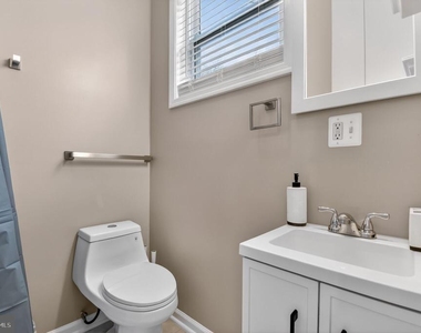 1919 19th Street Nw - Photo Thumbnail 6