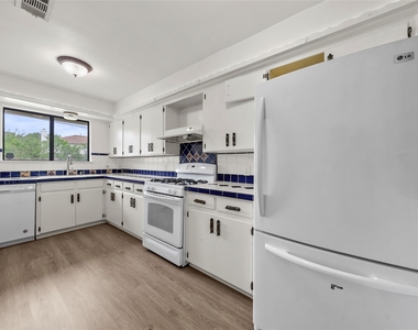 12906 Irongate Ave - Photo Thumbnail 4