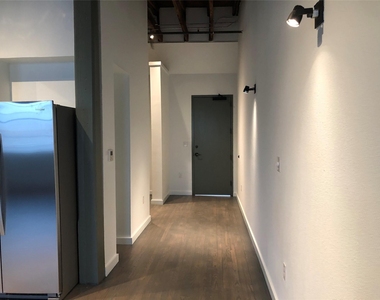 102 E 2nd St - Photo Thumbnail 6