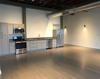 102 E 2nd St - Photo Thumbnail 4