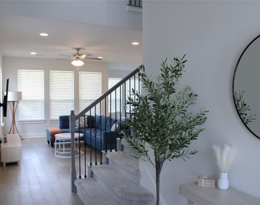 1007 Harwell Loop - Photo Thumbnail 5