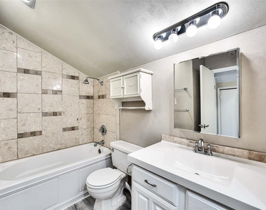 8219 Summer Side Dr - Photo Thumbnail 12