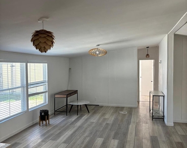 1109 Hurst Creek Rd - Photo Thumbnail 12
