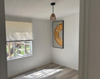 1109 Hurst Creek Rd - Photo Thumbnail 9