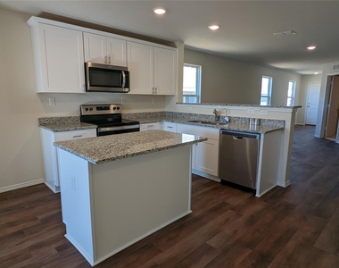 521 Autumn Blaze Rd - Photo Thumbnail 3