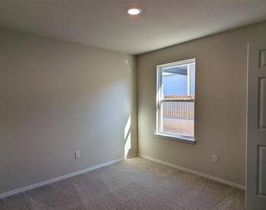521 Autumn Blaze Rd - Photo Thumbnail 6