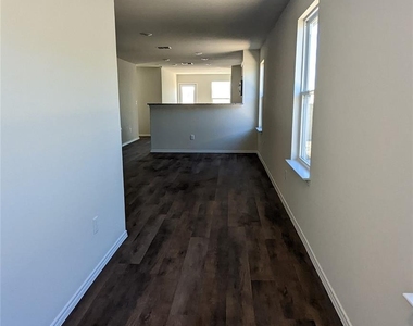 521 Autumn Blaze Rd - Photo Thumbnail 1