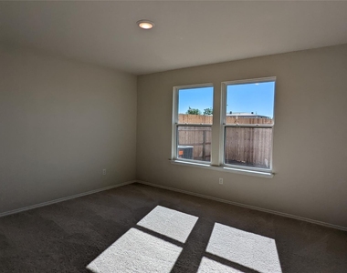 521 Autumn Blaze Rd - Photo Thumbnail 11
