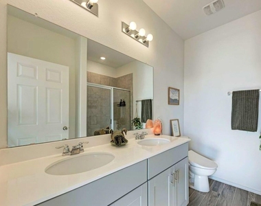 112 Bennington Dr - Photo Thumbnail 12