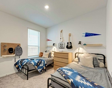 112 Bennington Dr - Photo Thumbnail 14