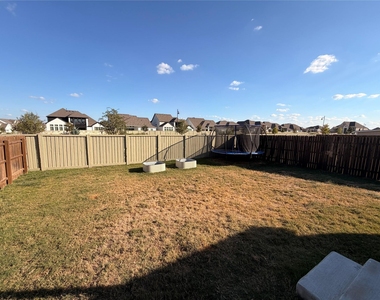 112 Bennington Dr - Photo Thumbnail 20