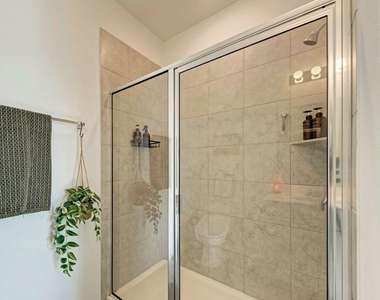 112 Bennington Dr - Photo Thumbnail 13