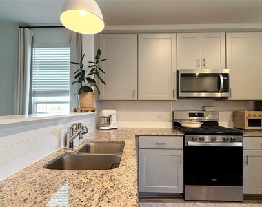 112 Bennington Dr - Photo Thumbnail 7