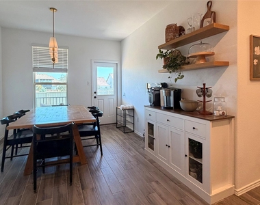 112 Bennington Dr - Photo Thumbnail 9