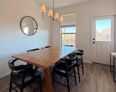 112 Bennington Dr - Photo Thumbnail 8