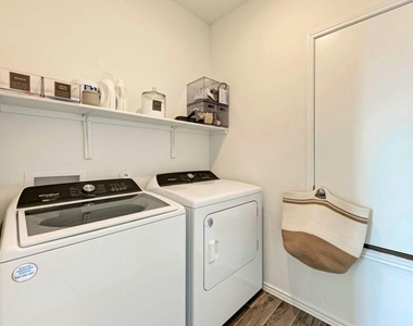 112 Bennington Dr - Photo Thumbnail 18