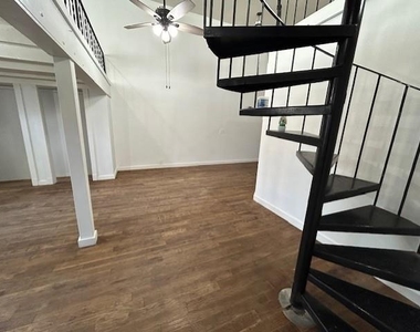 109 N Main St - Photo Thumbnail 4