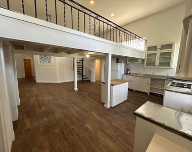 109 N Main St - Photo Thumbnail 1