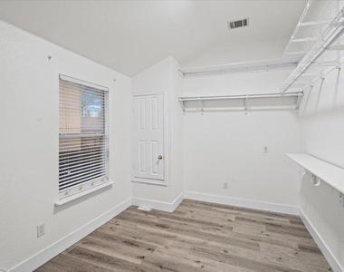 158 Oak River Dr - Photo Thumbnail 12