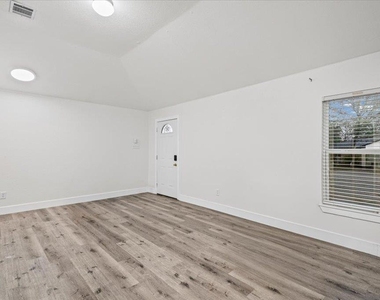 158 Oak River Dr - Photo Thumbnail 11